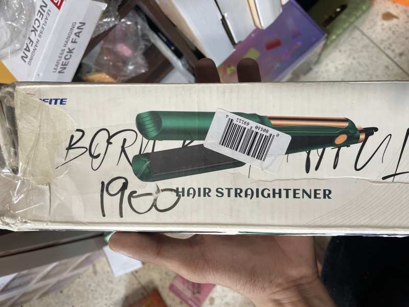 BORN STRAIGHTENER