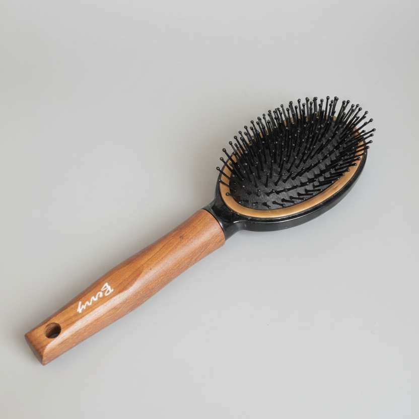 WOODEN HANDEL HAIR BRUSH